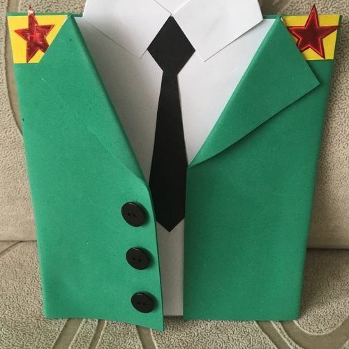 Рубашка из бумаги с галстуком